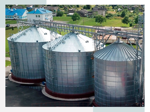 Металлические силосы в Камне-на-Оби